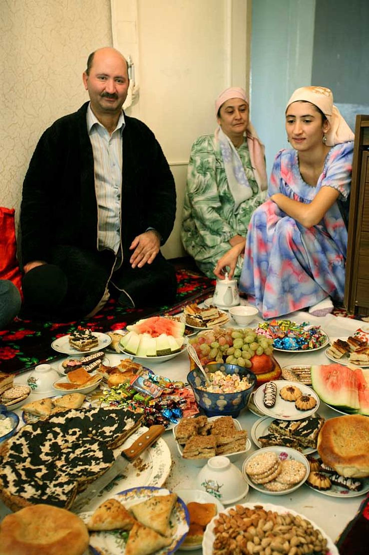Das Fastenbrechen ist in der gesamten Islamischen Welt als hohes religiöses Fest begangen, wie hier in Tadschikistan auch gerne im Kreise der Familie. 