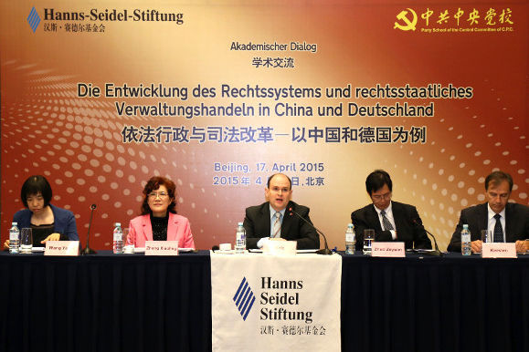 Eröffnung der Tagung mit Wang Yaqin (ZPH), Zhang Xiaoling (ZPH), Alexander Birle (HSS), Zhuo Zeyuan (ZPH) und Stephan Kersten