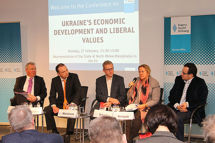 Panel mit Markus Ferber, Iegor Soboliew, Steven Blockmans, Kristin Schreiber und Oleh Bereyzuk