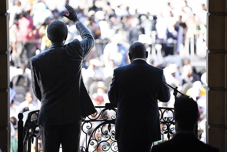 Präsident Cyril Ramaphosa stand schon vor 30 Jahren neben Nelson Mandela, als jener seine berühmte Rede an die Nation hielt und das Land mit sich selber zu versöhnen begann.