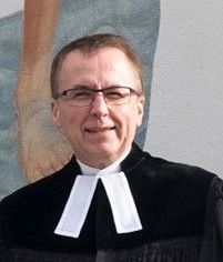 Der evangelische Theologe, Pfarrer und Publizist Udo Hahn leitet seit 2011 als Direktor die Evangelische Akademie Tutzing am Starnberger See. 

