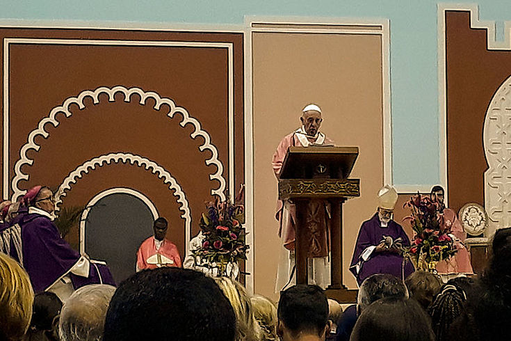 Papst Franziskus feiert zum Abschluss seines Besuches in Marokko eine Messe