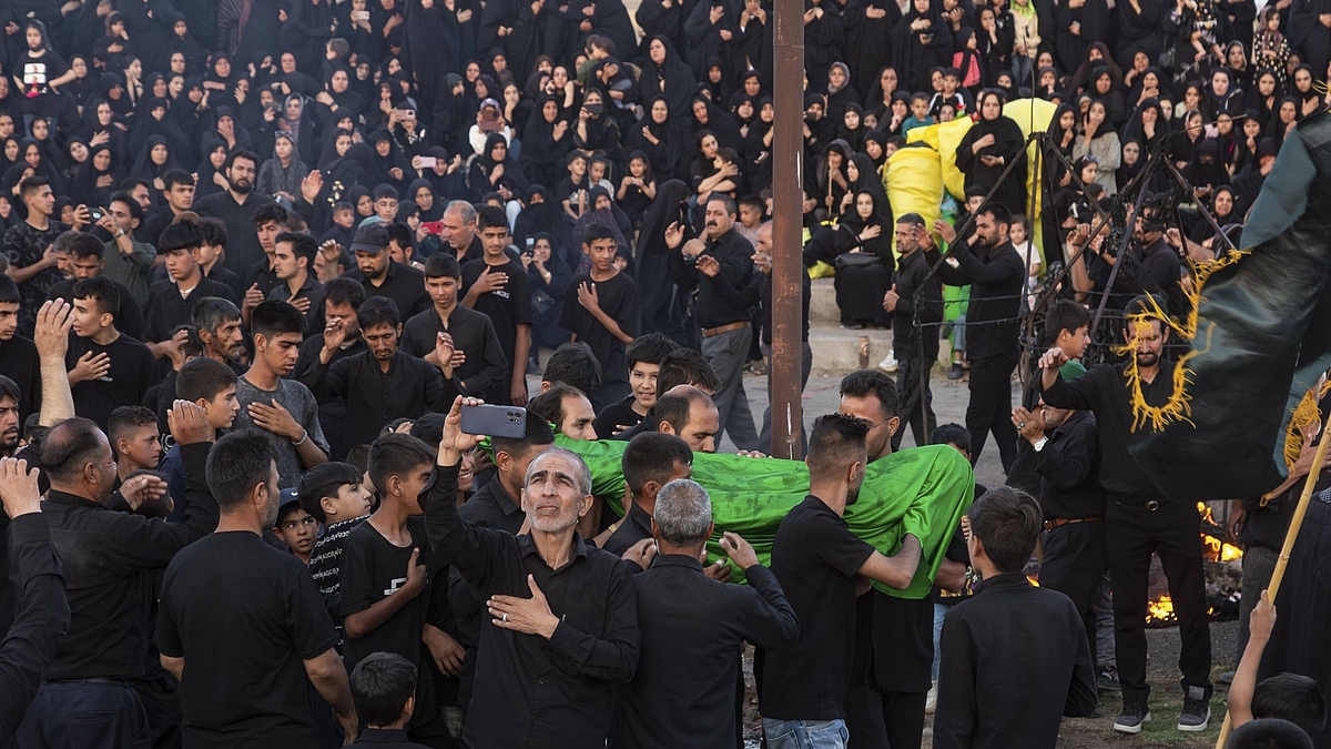 Lesen Sie den vollständigen Artikel "Iran verstehen: wie Geschichte, Religion und Widerstand die politische Kultur prägen"