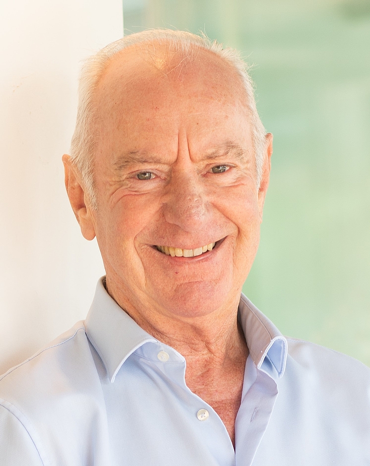 Winfried Bürzle ist Mediencoach, Sprecher und Lehrbeauftragter für den Öffentlichen Auftritt an Hochschulen und Akademien.