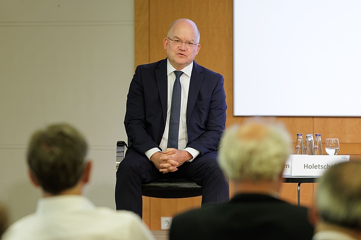 „Wer mehr Leistung erwartet, muss die richtigen Anreize schaffen“, konstatierte Sebastian Brehm, MdB a.D., Steuerberater und Landesvorsitzender der Mittelstands-Union.