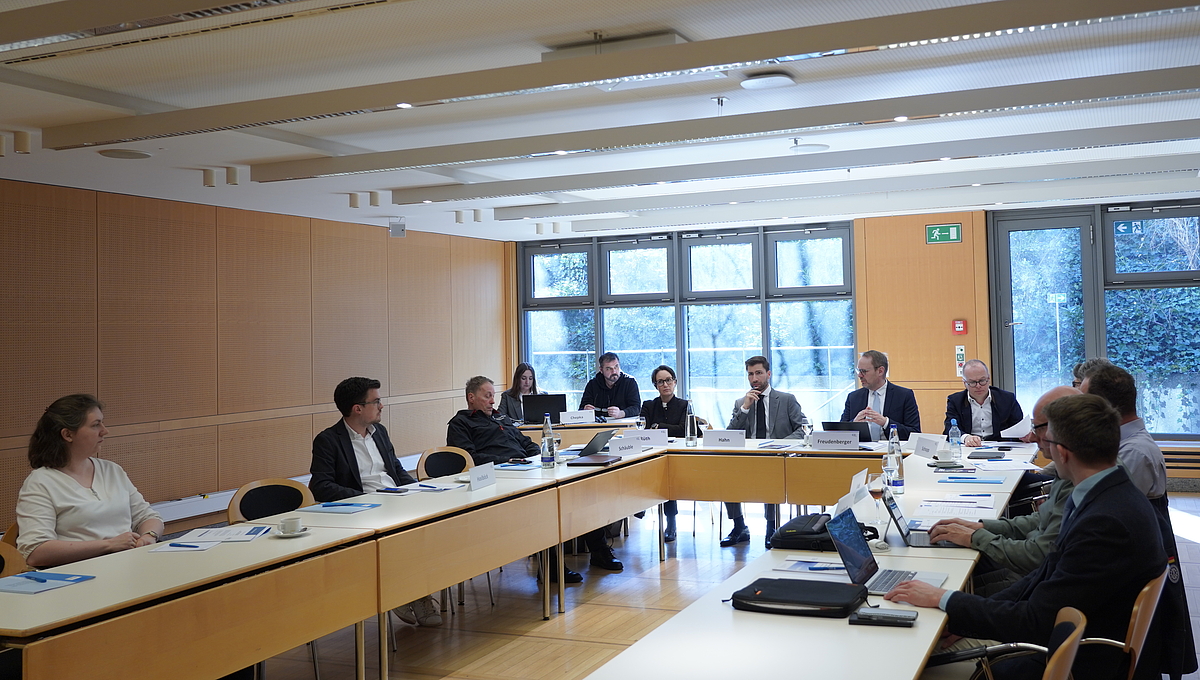 Teilnehmer (v. li.:): Cynthia Derra, Thomas Haslböck, Wolfgang Schäuble, Alexandra Rüth, Dr. Benjamin Hahn, Thorsten Freudenberger, MdL, Dr. Josef Widmann, Nathalie Schopp, Markus Liebl, Frank Limbach und Lars Burchert.