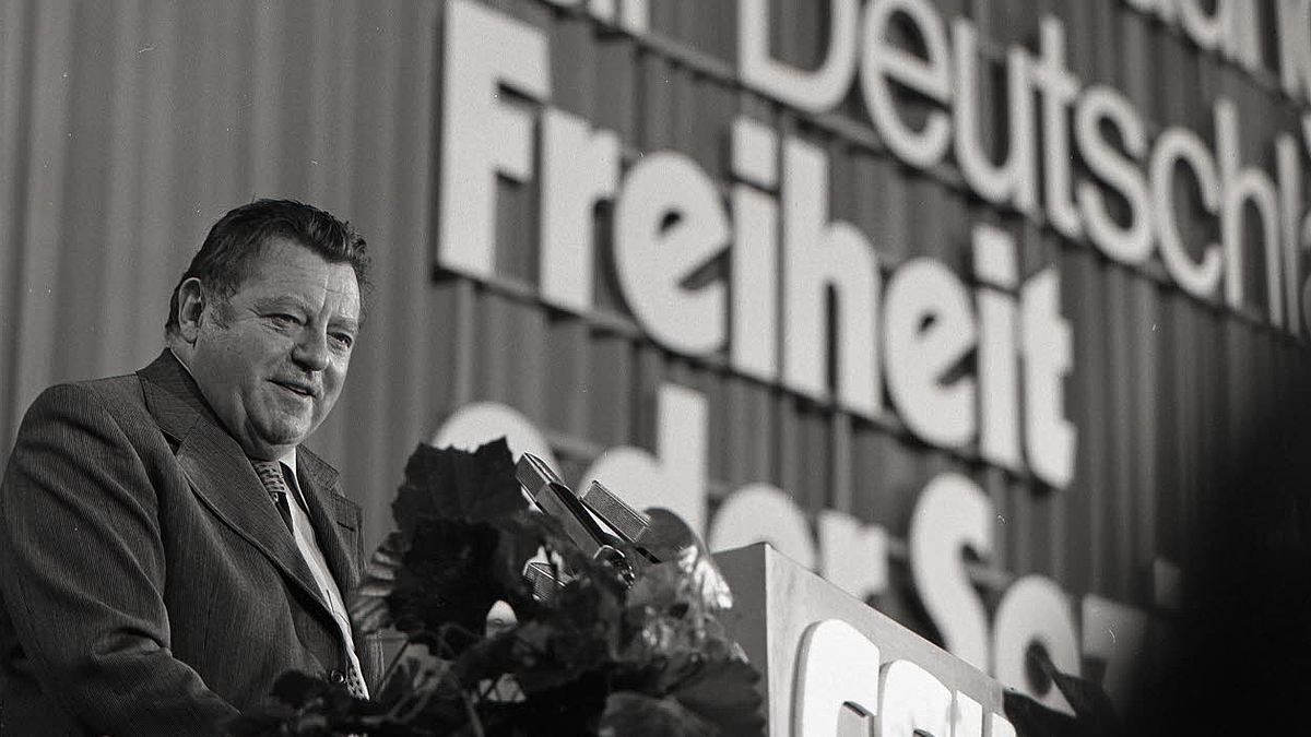 Franz Josef Strauß auf dem CSU-Parteitag "Entscheidung für Deutschland. Freiheit oder Sozialismus!" 1976 in München