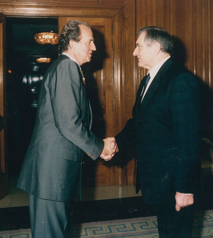 König Juan Carlos I. empfängt den Vorsitzenden Alfred Bayer am 12. Dezember 1994 in einer Privataudienz