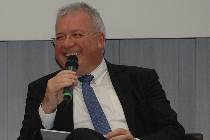 Markus Ferber, MdEP, ist seit 1994 Mitglied des Europäischen Parlaments und seit 2018 Koordinator der EVP-Fraktion im Ausschuss für Wirtschaft und Währung.
