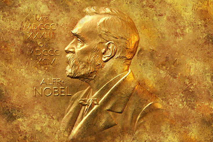 Goldene Plakette mit dem Konterfei von Alfred Nobel.