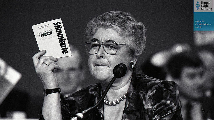 Mathilde Berghofer-Weichner auf dem CSU-Parteitag "Bewährtes sichern. Neues meistern. Mutig entscheiden" im November 1992 in der Nürnberger Frankenhalle