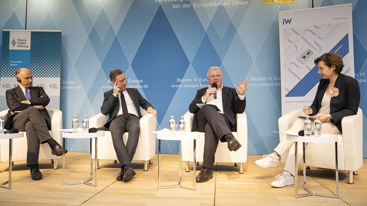 Zum Thema „Neue Perspektiven für Staatliche Beihilfen im Europäischen Binnenmarkt“ diskutierten der ehemalige italienische Premierminister Enrico Letta, Prof. Dr. Michael Hüther, Direktor des Instituts der deutschen Wirtschaft (IW), HSS-Vorsitzender Markus Ferber, MdEP, und Koordinator der EVP-Fraktion im Ausschuss für Wirtschaft und Währung des Europäischen Parlaments mit Sandra Parthie, Leiterin der Brüsseler Vertretung des Instituts der deutschen Wirtschaft (von links) 