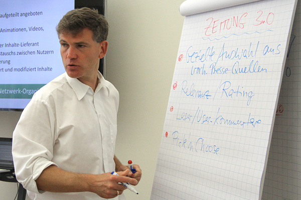 Alexander Grossmann von der Universität Leipzig erläutert den Zeitungsmarkt