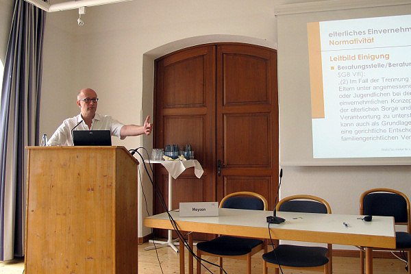 Thomas Meysen bei seinem Vortrag